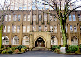 学習院大学