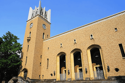 早稲田大学